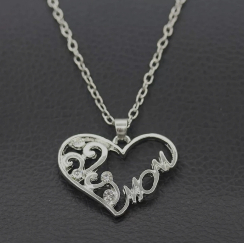 NEW Silver Heart Necklace "Mom" Heart Pendant on matching silver chain 18-20"NWT - Picture 3 of 7